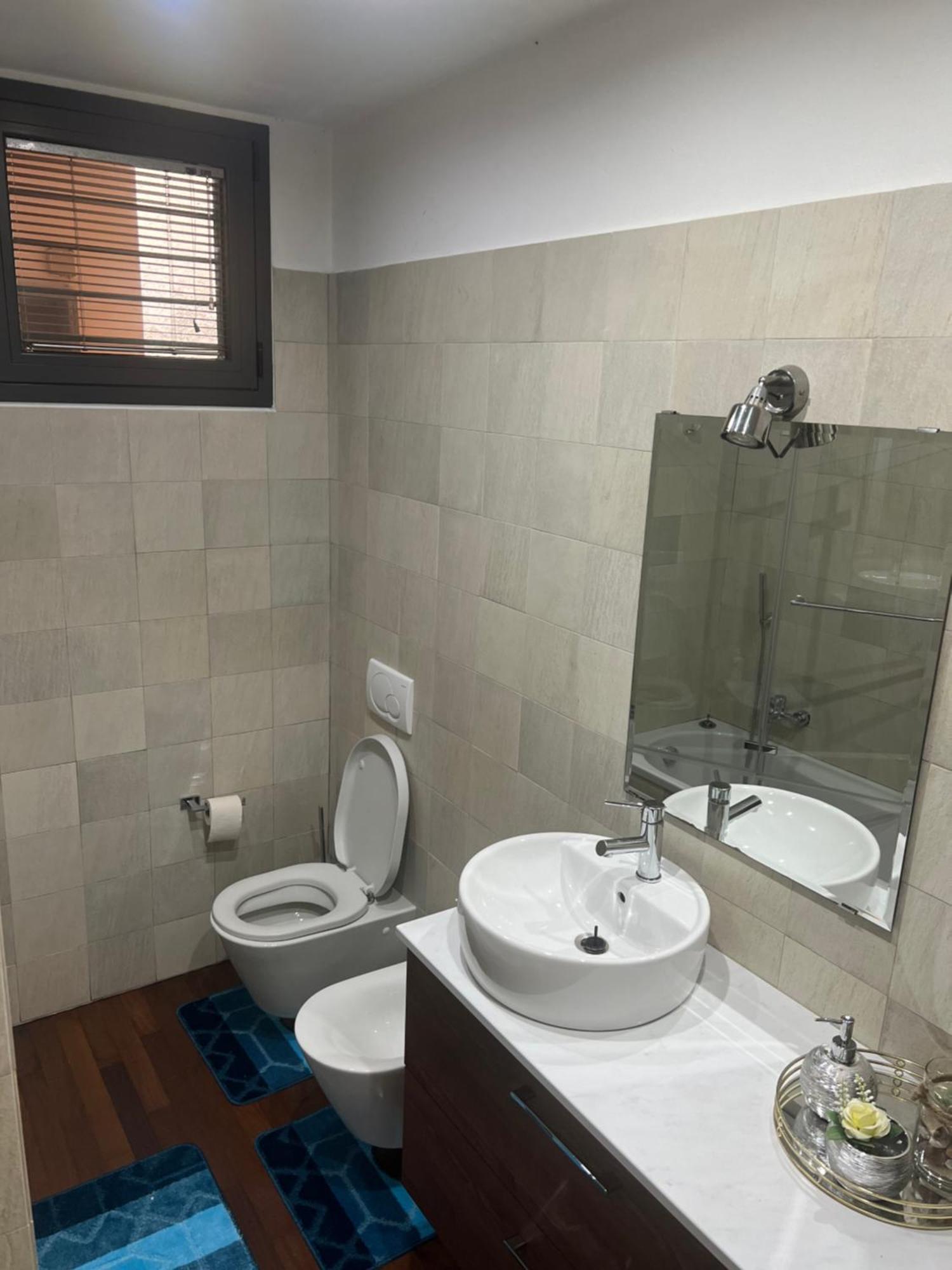 B&B Resilienza - Camera Privata Con Bagno Lecco Bagian luar foto