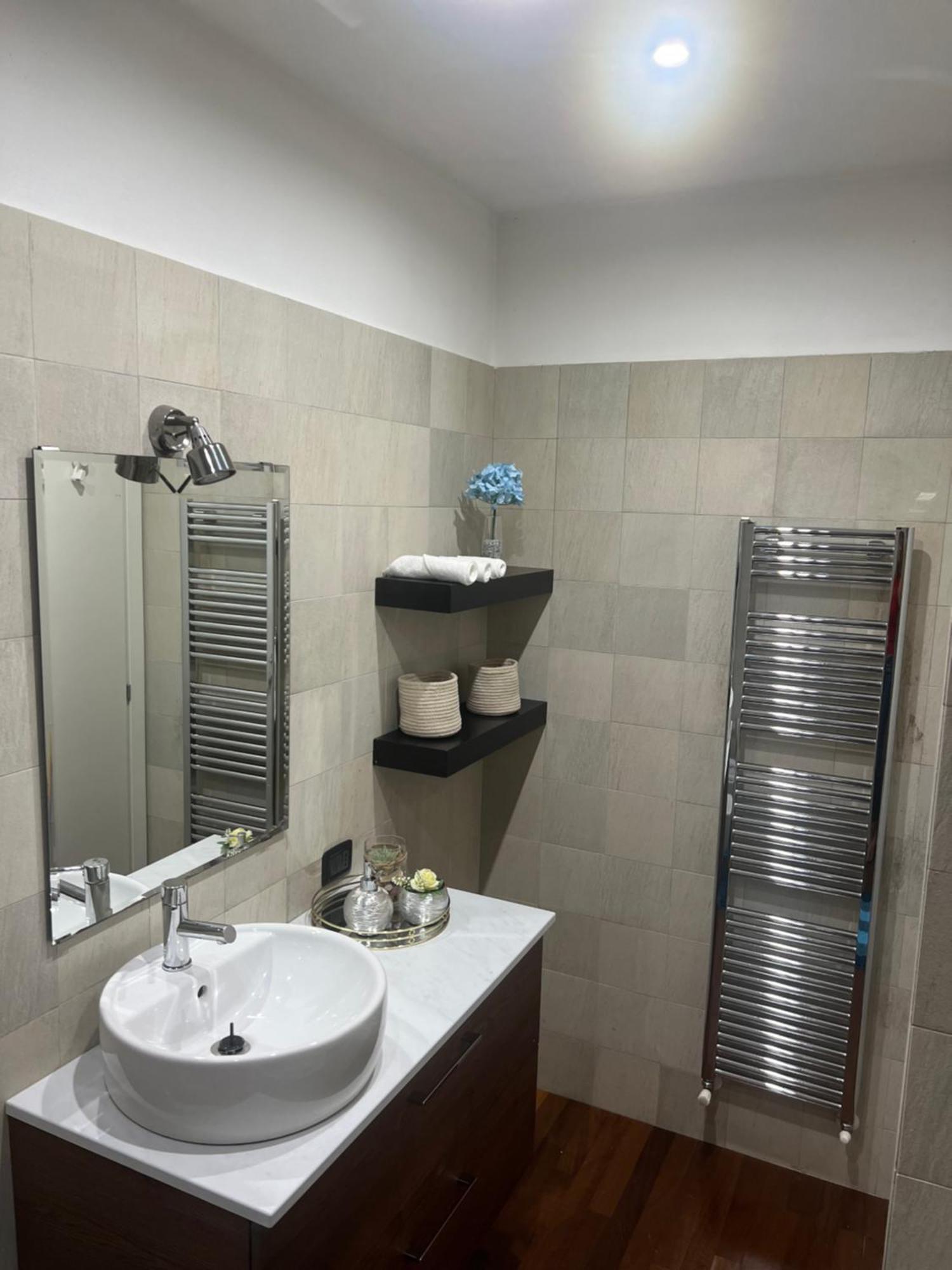 B&B Resilienza - Camera Privata Con Bagno Lecco Bagian luar foto