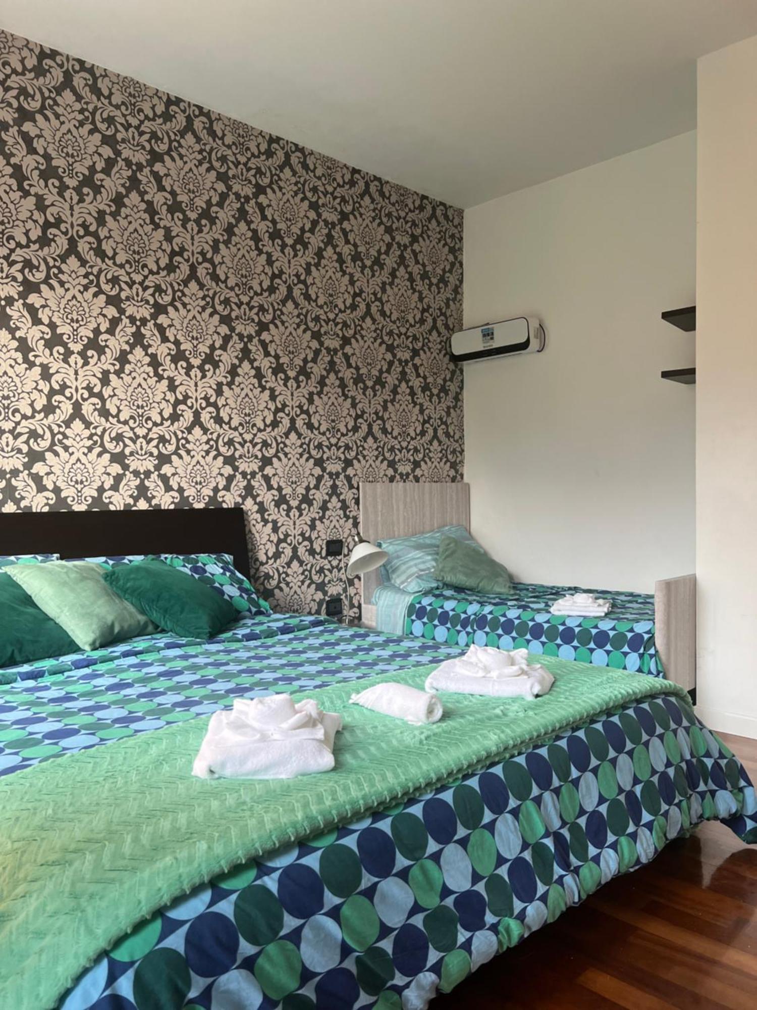 B&B Resilienza - Camera Privata Con Bagno Lecco Bagian luar foto