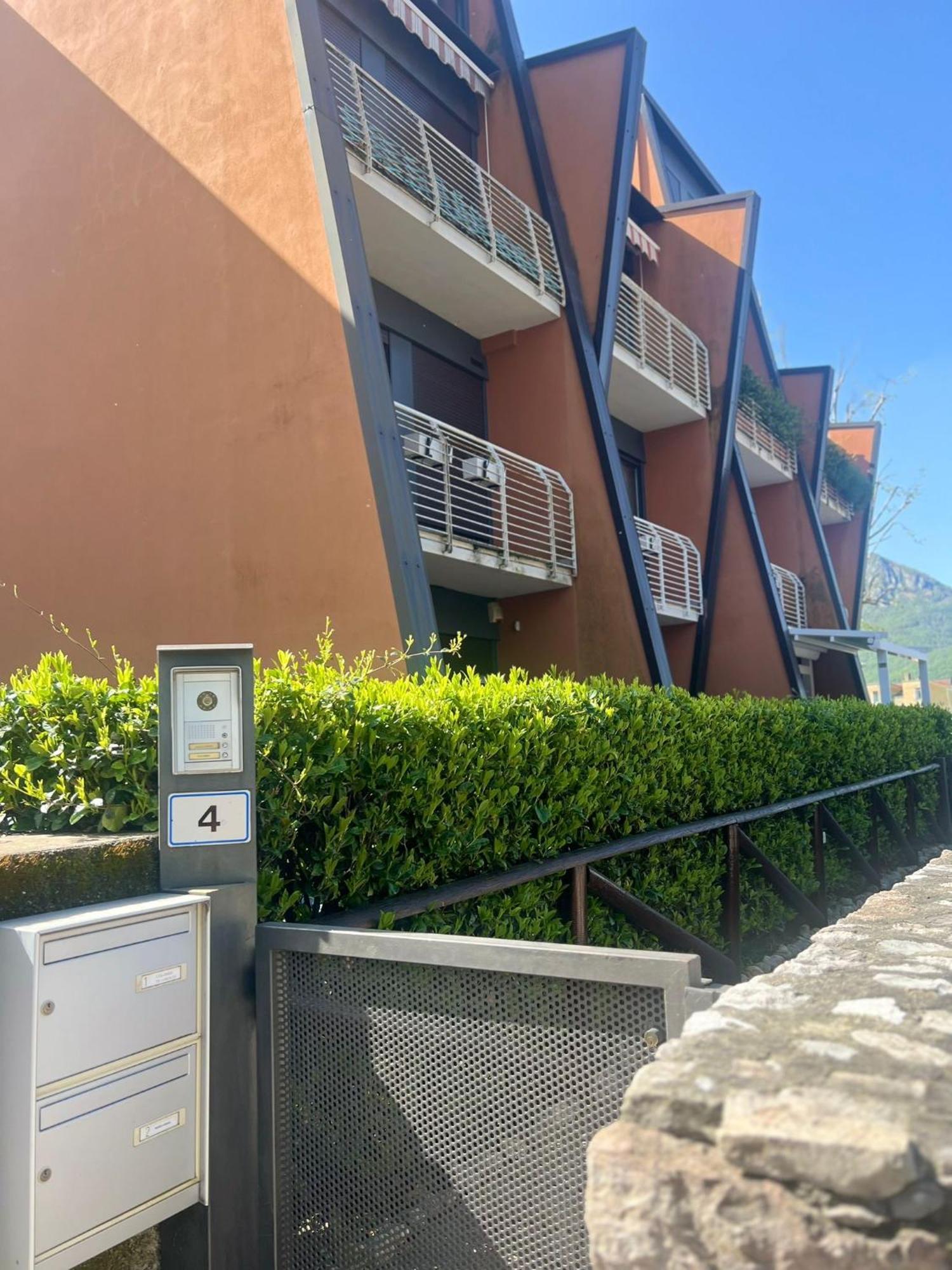 B&B Resilienza - Camera Privata Con Bagno Lecco Bagian luar foto