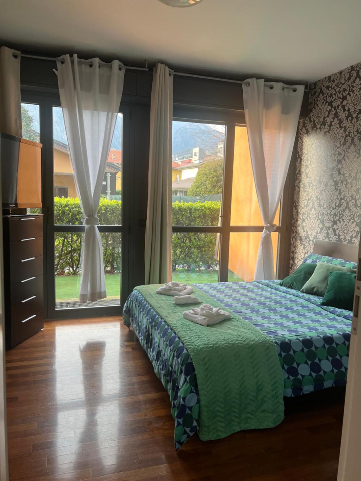 B&B Resilienza - Camera Privata Con Bagno Lecco Bagian luar foto